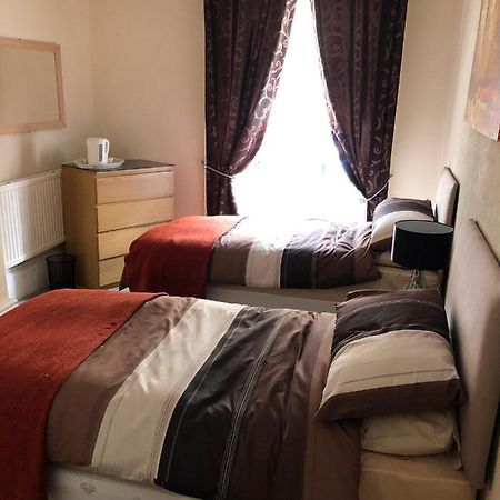 Wellington Tavern Accommodation 듀스버리 외부 사진